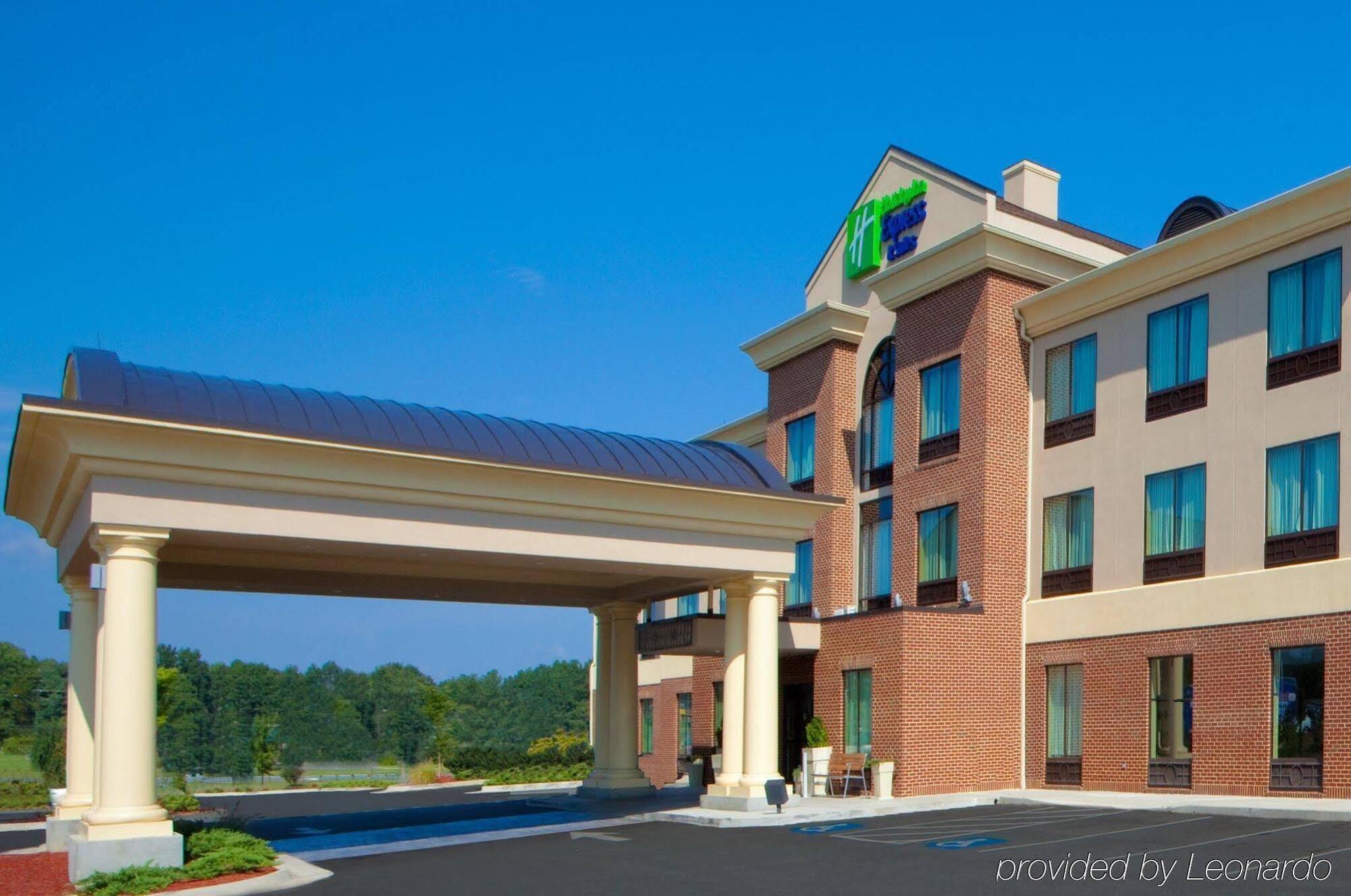 Holiday Inn Express Hotel & Suites Tappahannock By Ihg Exteriör bild